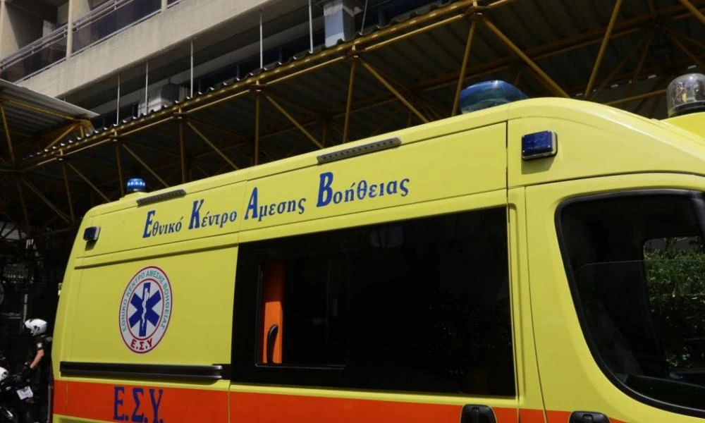Πάτρα: Μετωπική σύγκρουση αυτοκινήτων με εγκλωβισμό επιβάτη